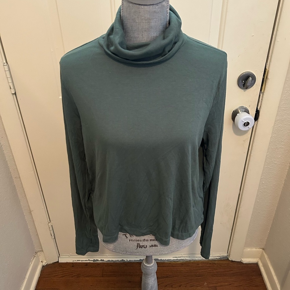 Old Navy Green large Long Sleeve Turtleneck Top